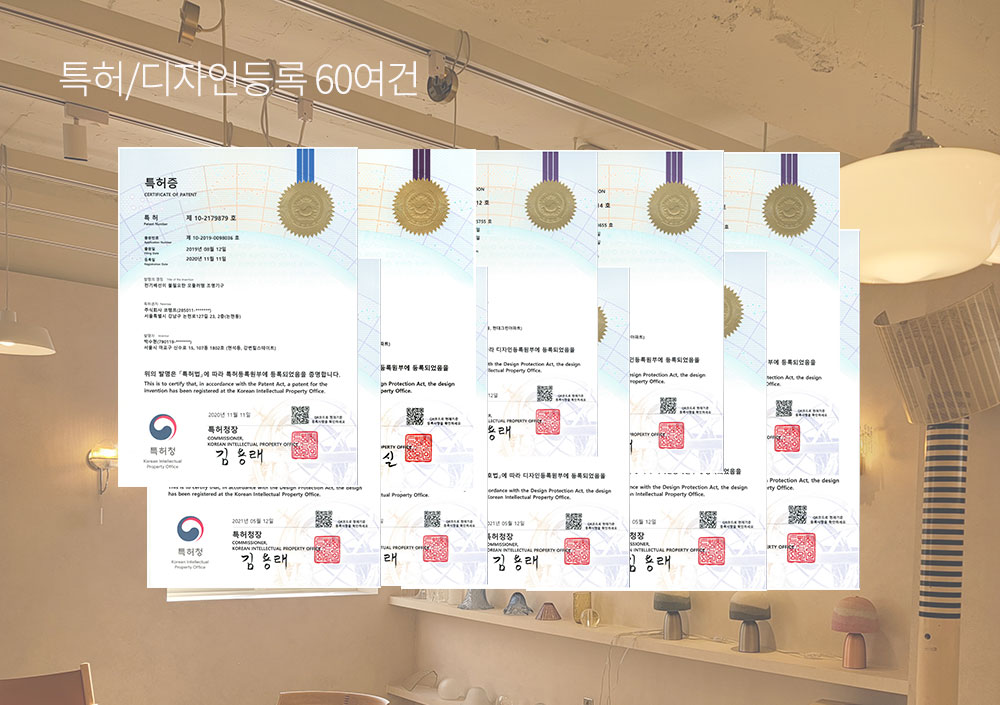 빈티지조명과 식탁등을 포함한 다양한 인테리어조명의 특허 및 디자인 등록증이 나열된 화면. 화면 상단에는 특허,디자인 등록 60여 건이라는 문구가 강조되어 있으며, 배경에는 고급스러운 조명이 설치된 인테리어 공간이 보임.